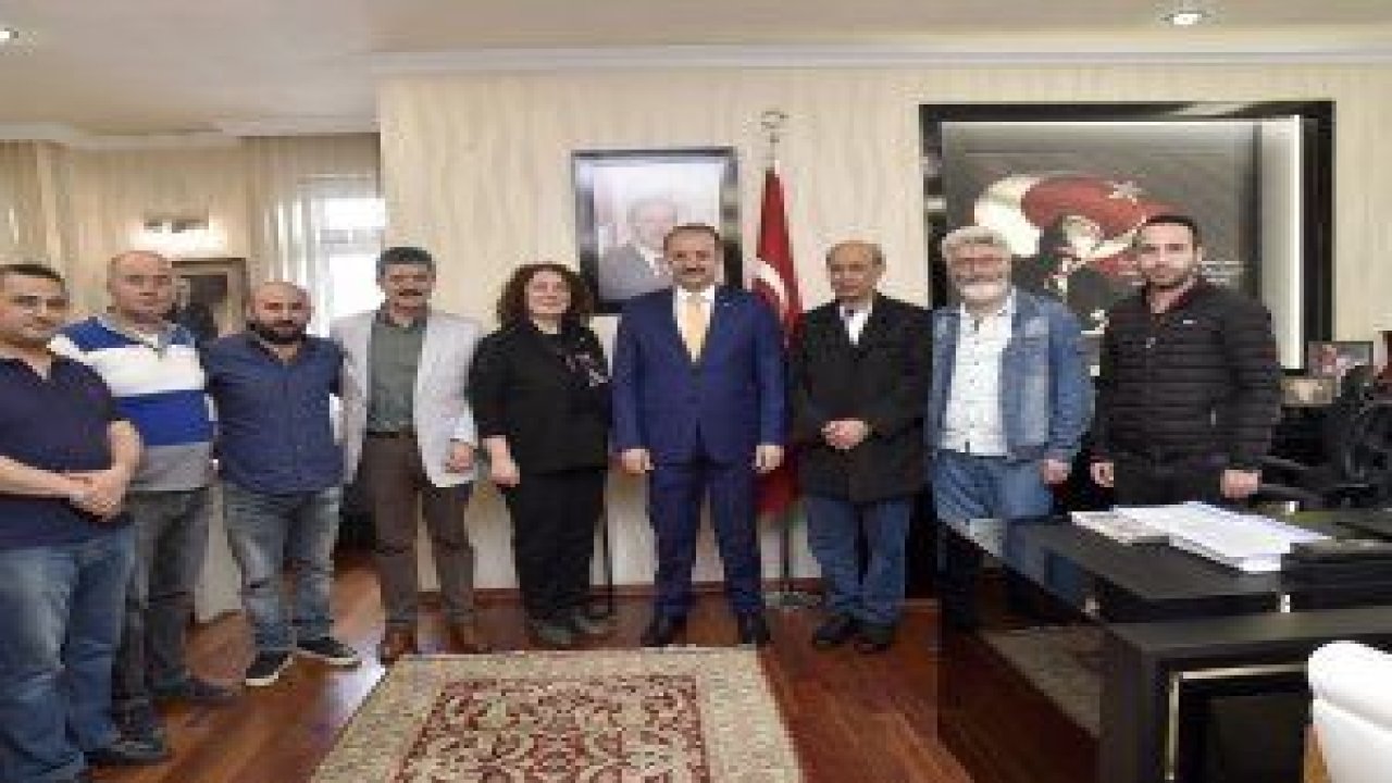 Demirlibahçe Muhtarı Seray Günyüz ve mahalle esnafı Mesut Akgül'ü ziyaret etti