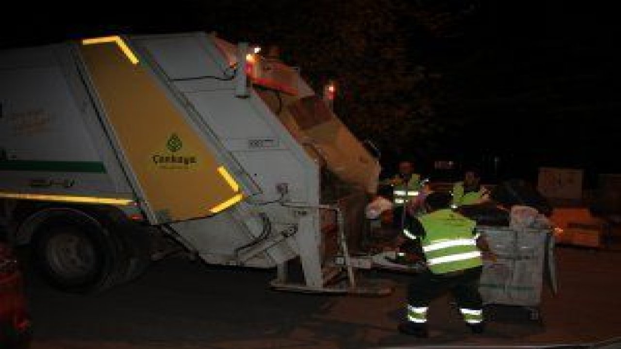 Çankaya Belediyesi çöplerin 21.00’de dışarıya çıkarılması ve konteynerlere atılması kuralına uyulmasını istedi