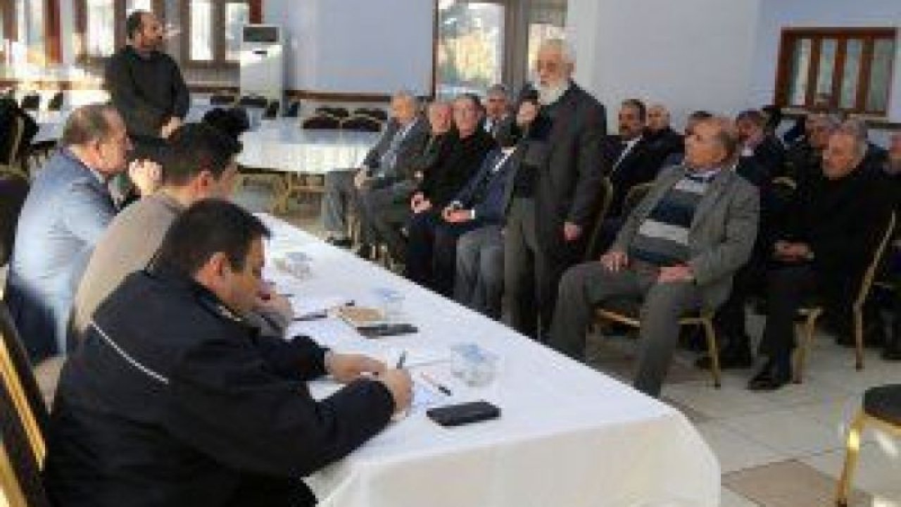 Başkan Duruay Gölbaşı Belediyesi  Kültür Merkezi’nde muhtarlarla bir araya geldi