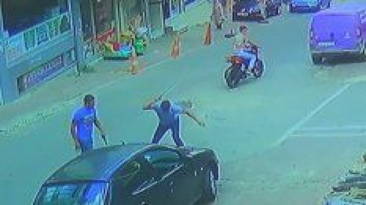 Esenyurt’ta sokak ortasında silahlı kavga