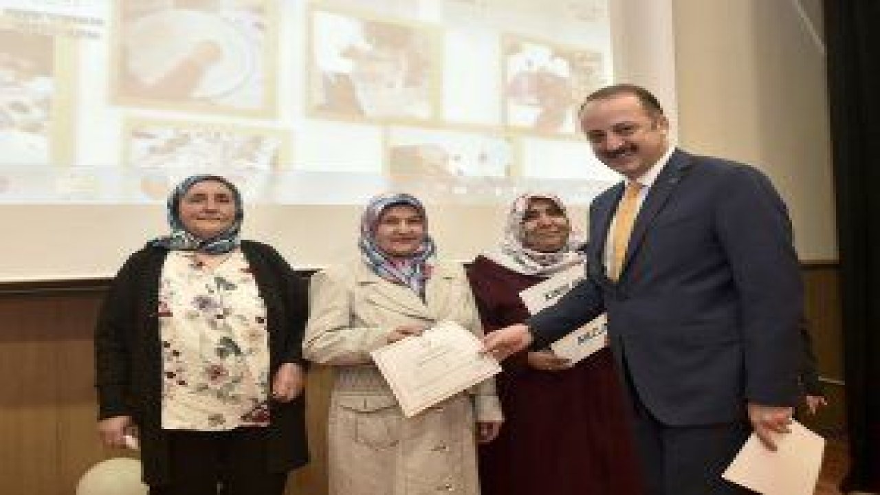 Mamak Halk Eğitim Merkezi ve Akşam Sanat Okulu 2017-2018 eğitim öğretim yılsonu sergisi renkli görüntülere sahne oldu