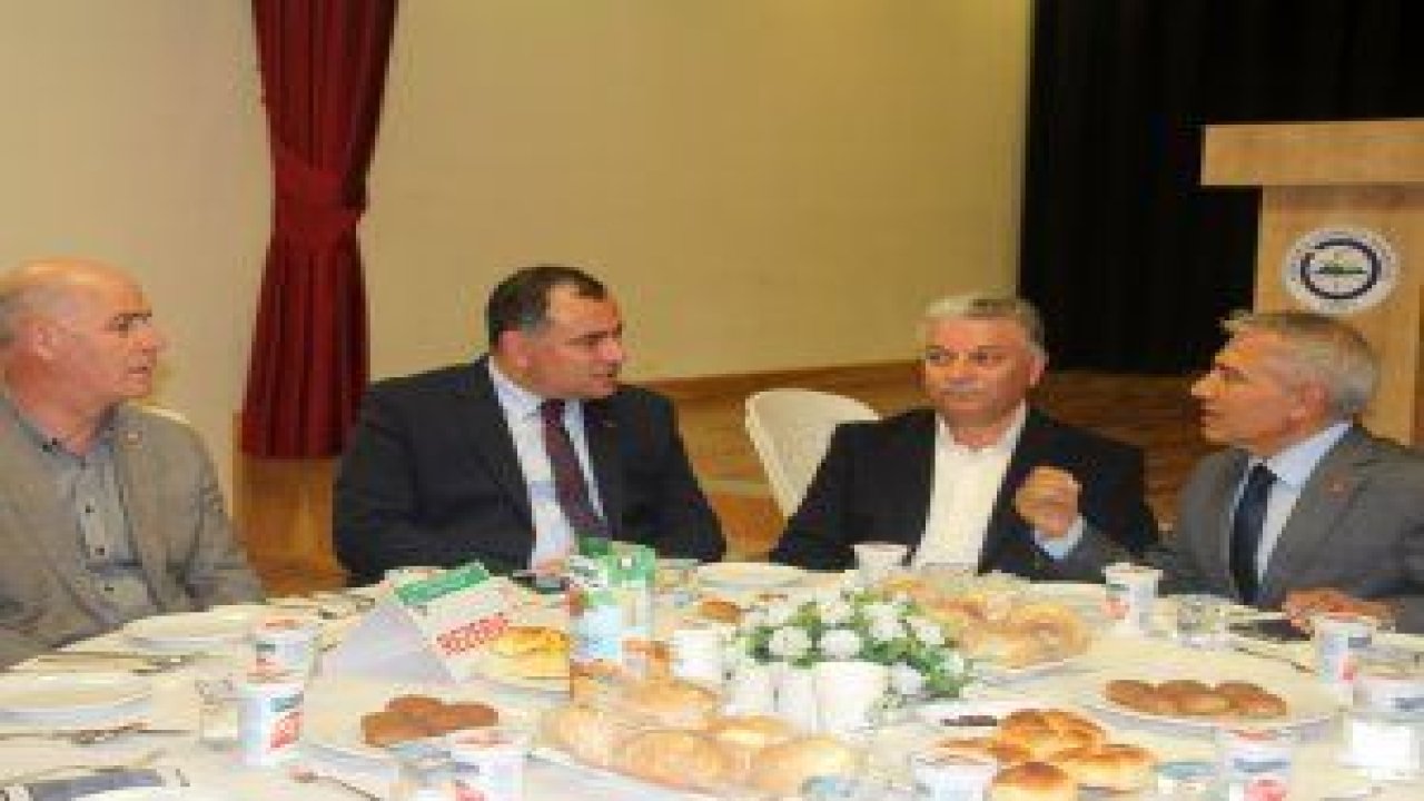 Alper Taşdelen, iftar için Yaşamkent’te Çerkeslerle buluştu