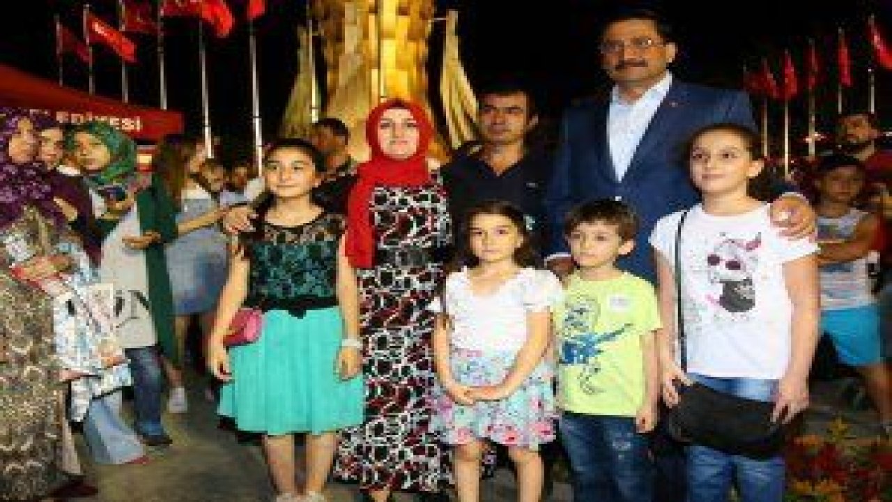 Kerküklü Türkmenler Keçiören'de demokrasi nöbetine katıldılar