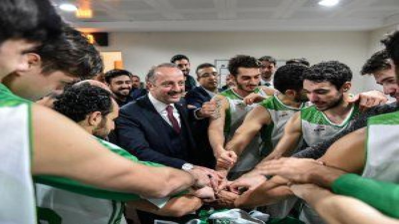 Mamak Belediyesi Basketbol Takımı, İzmir Büyükşehir Belediyesi Basketbol Takımı’nı 71-81 mağlup etti