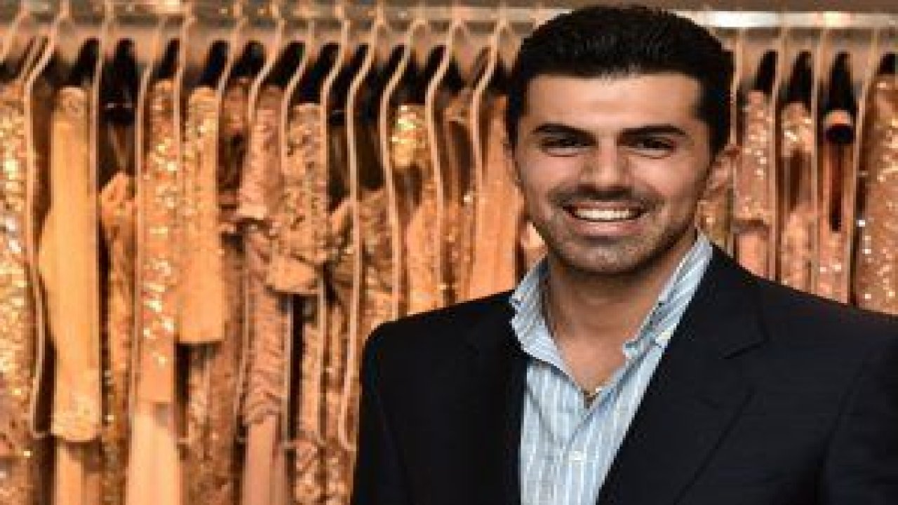 Türkiye'nin en köklü kumaş firması Bağzıbağlı'nın üçüncü nesil temsilcisi olan genç modacı Raşit Bağzıbağlı, Yenimahalle’ye geliyor