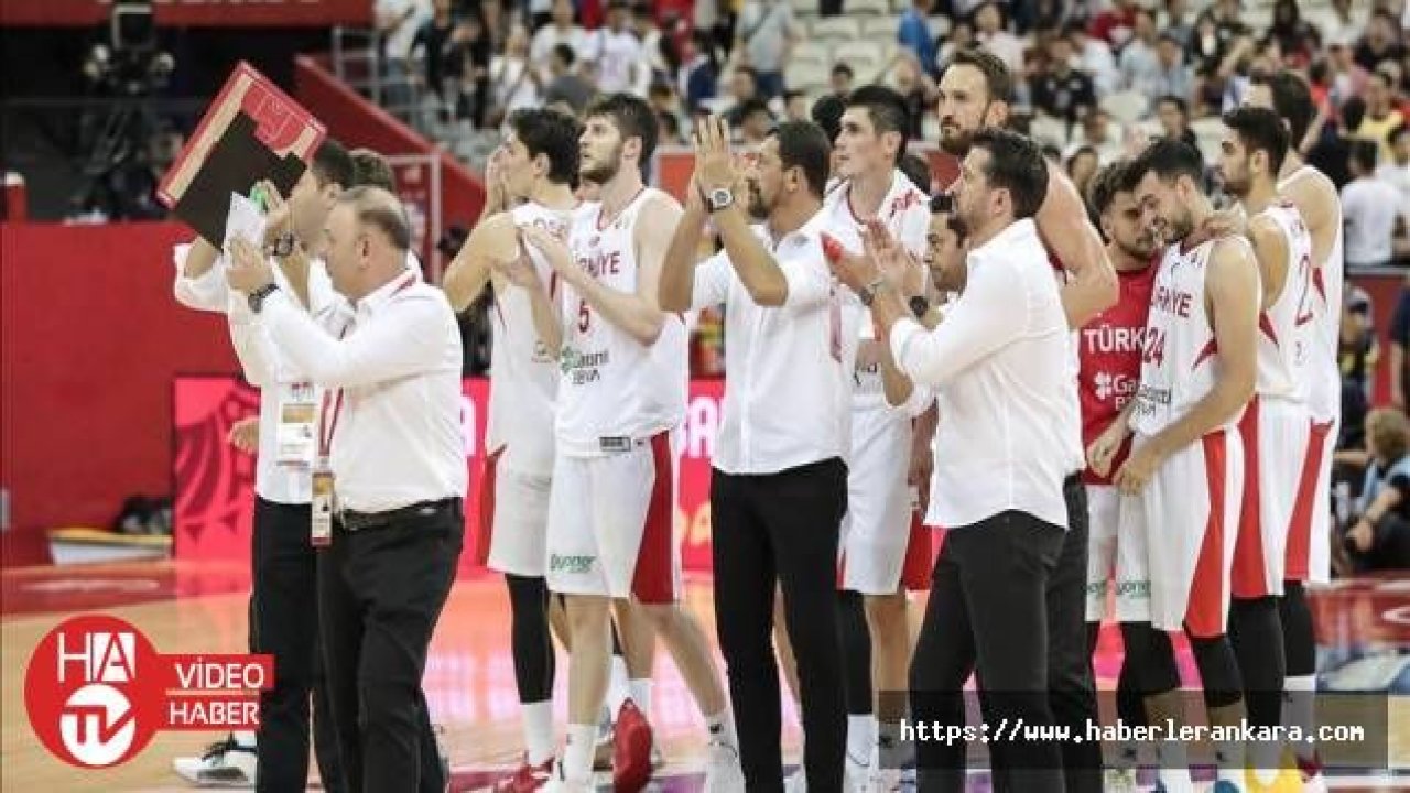 A Milli Erkek Basketbol Takımı, umutlarını son maça taşıdı