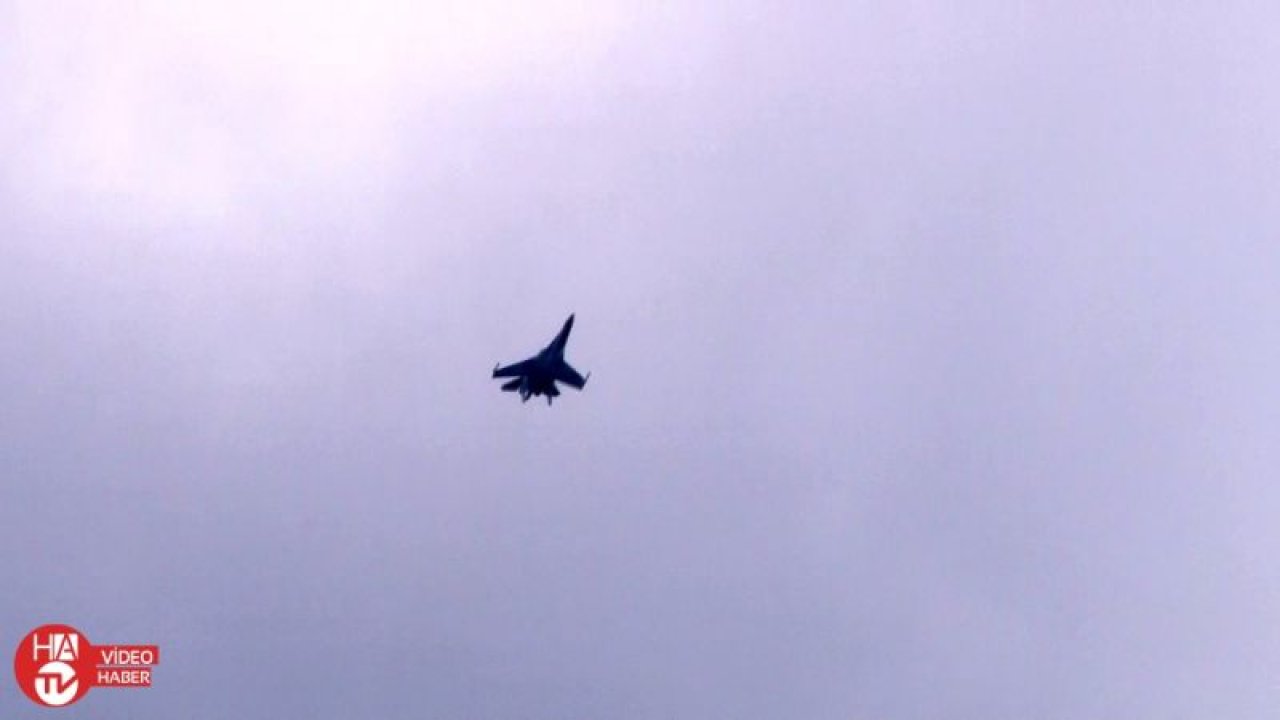 Rus yapımı Su-35 savaş uçağı İstanbul semalarında