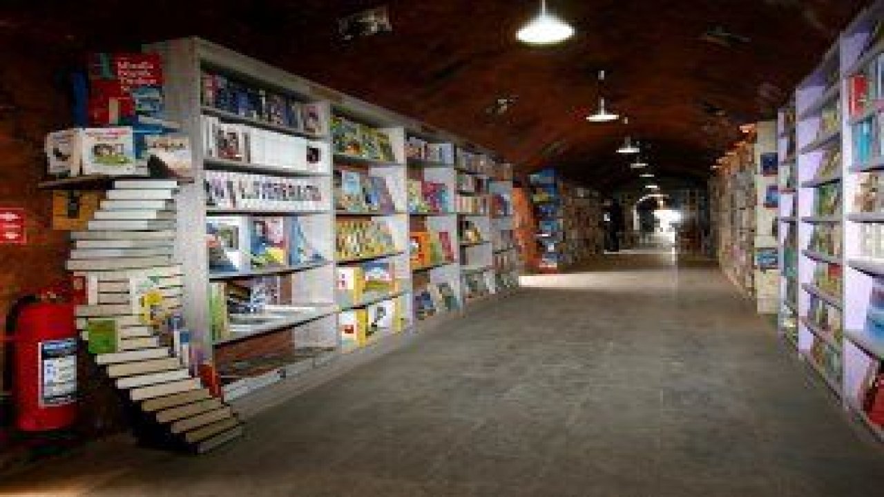 Çankaya Belediyesi Temizlik İşleri Şantiyesi’nde çöpe atılan kitaplarla Mayıs 2016’da oluşturulan 3 bin 500 kitaplık kütüphane, iki yılda 15 bin kitaba ulaştı