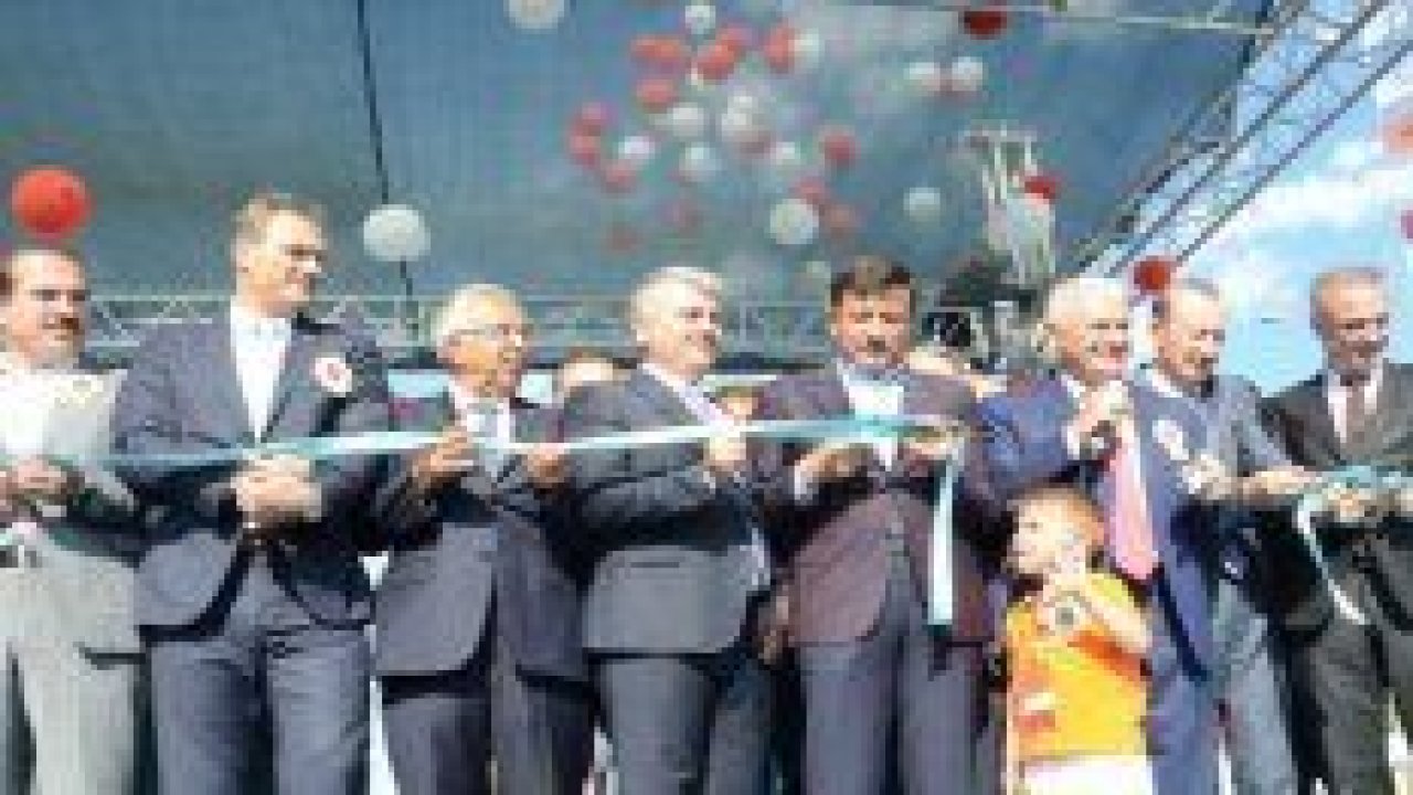 Balıkesir’de otoyolun açılışını Binali Yıldırım yaptı