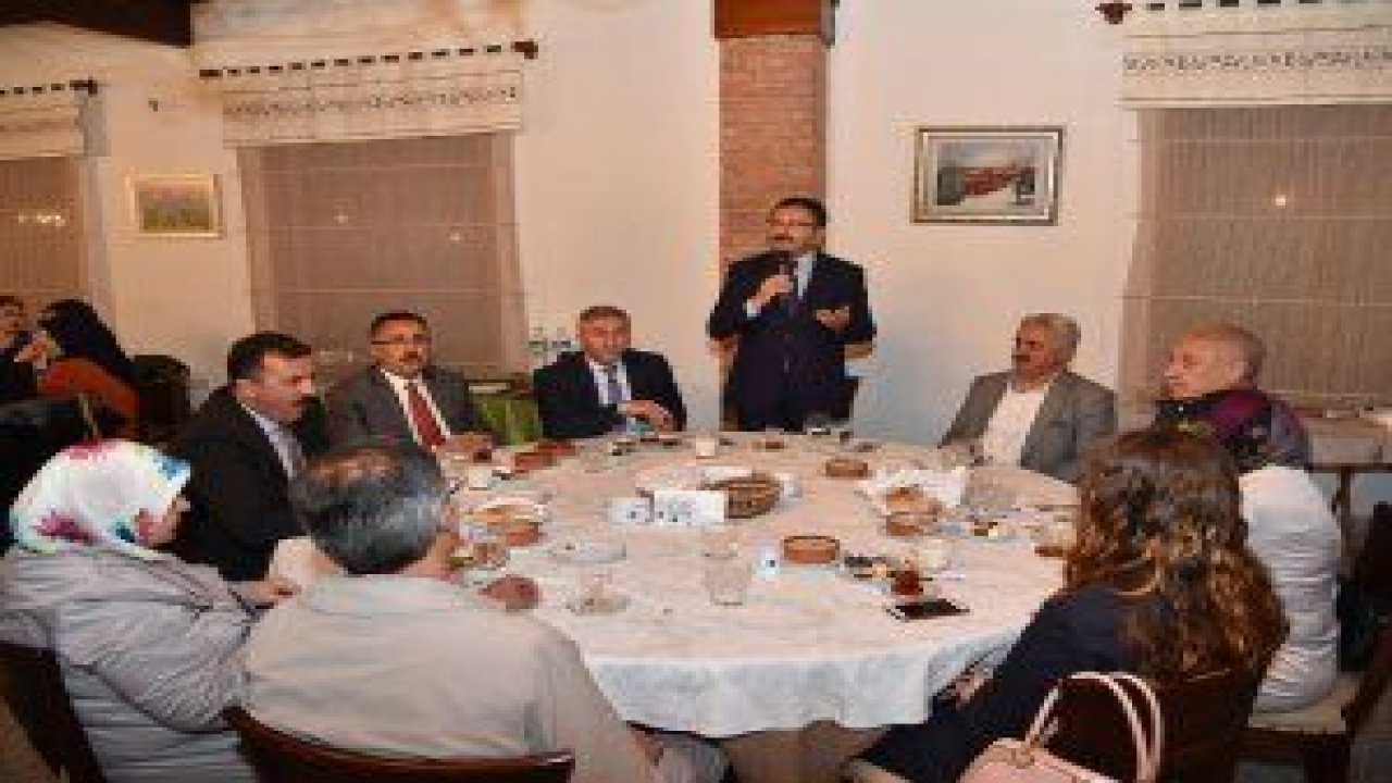 Veysel Tiryaki iftar yemeğinde vatandaşlar ile bir araya geldi