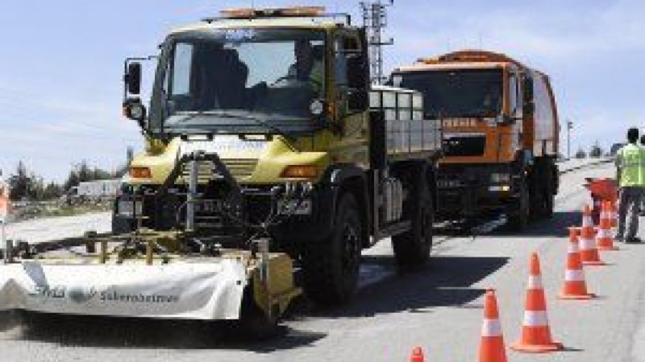 Her gün 6 bin 500 km yol temizliyorlar