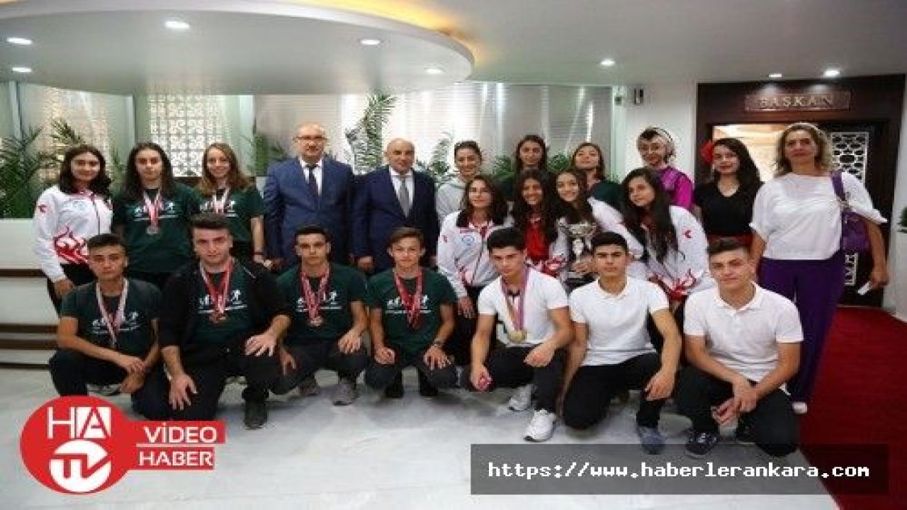 Şampiyonlardan Başkan Turgut Altınok'a ziyaret