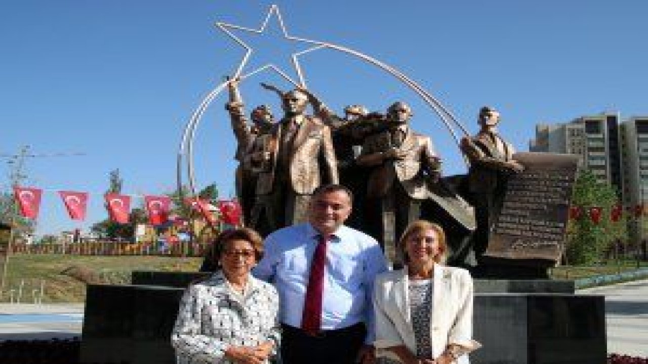 Türkiye Cumhuriyeti’nin 2. Cumhurbaşkanı İsmet İnönü’nün kızı Özden Toker “İsmet İnönü Parkı”nı gezdi