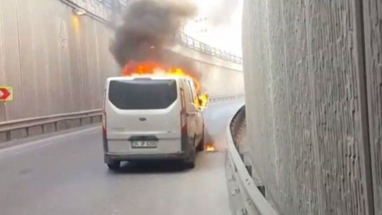 İstanbul'da ticari minibüs alev alev yandı