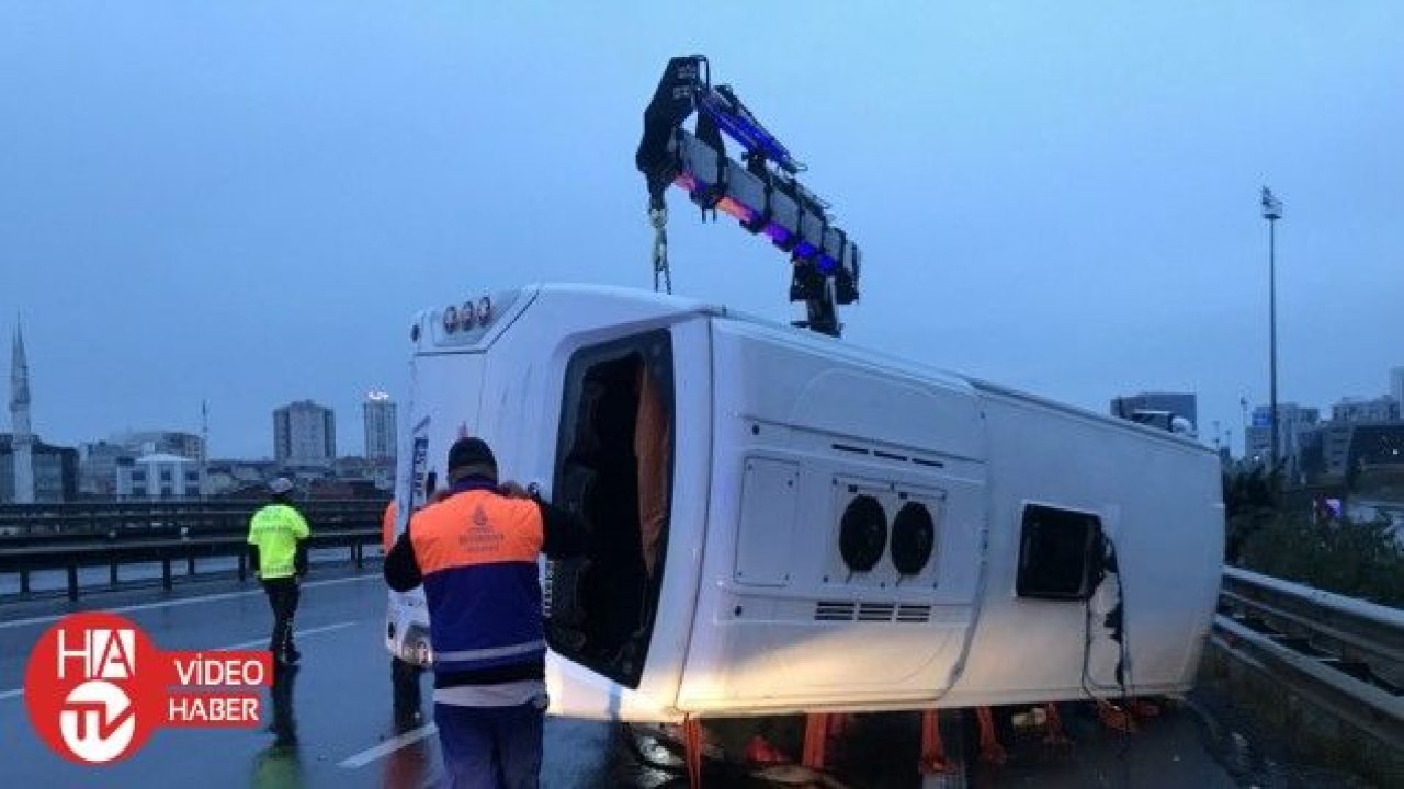 TEM Otoyolu’nda servis midibüs devrildi; 11 yaralı