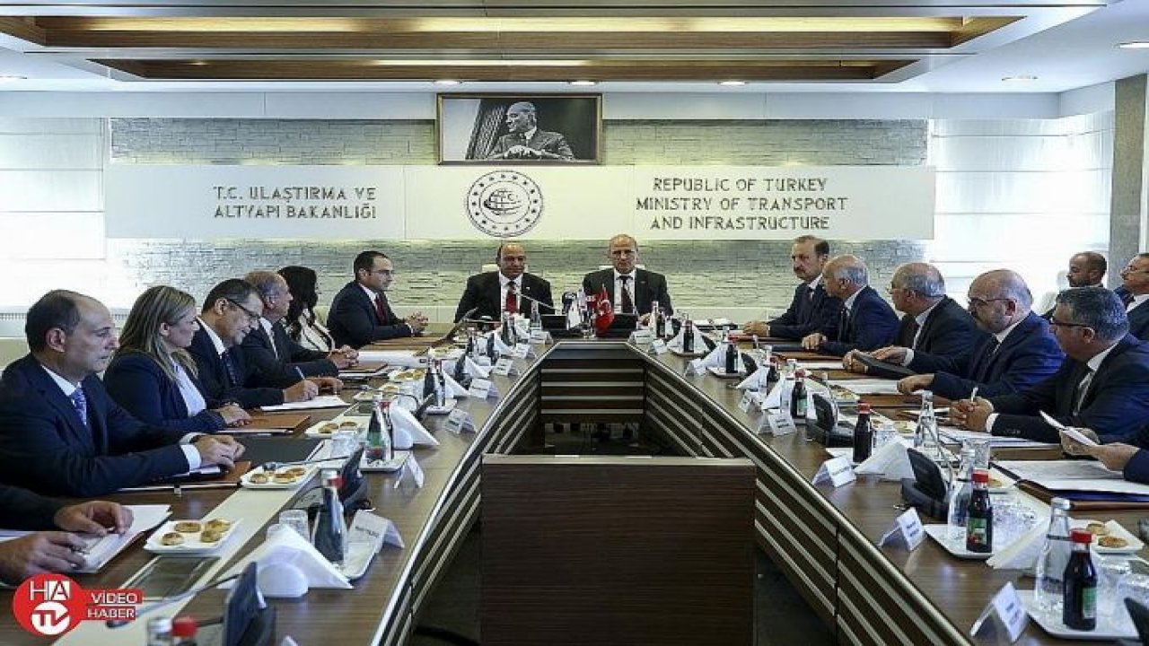 Bakan Turhan, KKTC Bayındırlık ve Ulaştırma Bakanı Atakan ile görüştü