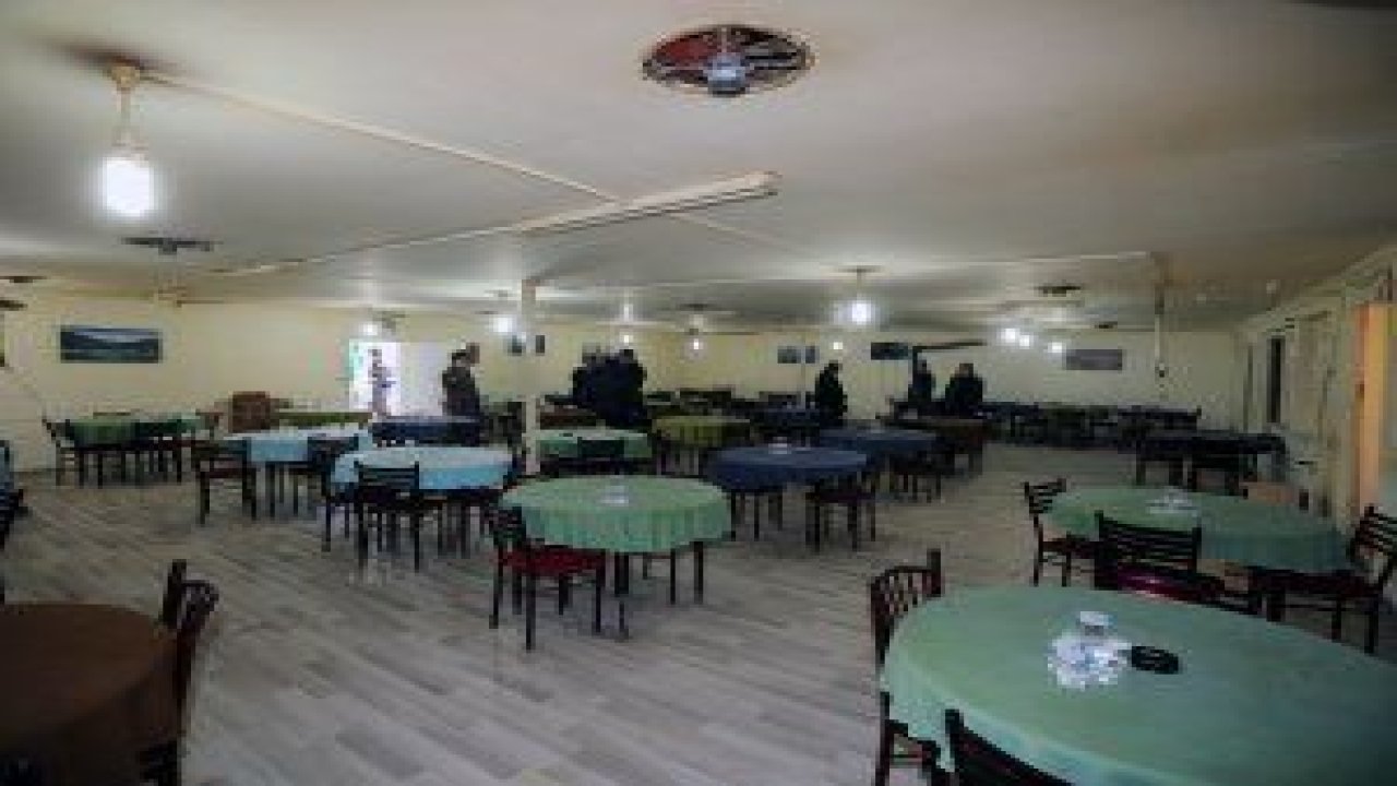 Yenimahalle İlçe Jandarma Komutanlığı tarafından Yakacık Mahallesi’nde belirlenen 2 ayrı kumarhaneyi yerle bir etti