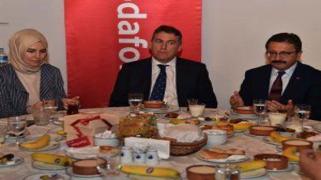 Altındağ'da Veysel Tiryaki ev sahipliğinde iftar buluşmaları devam ediyor