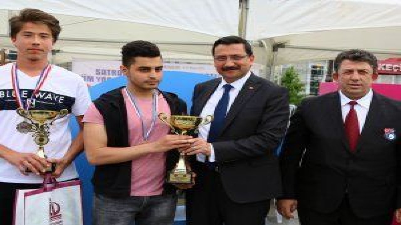 Keçiören'de Liseler Arası Satranç Turnuvası düzenledi