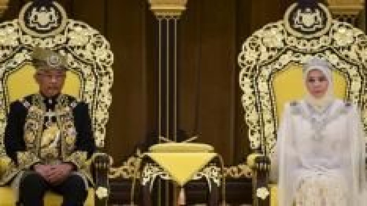 Malezya Sultanı yemin ederek resmen tahta oturdu