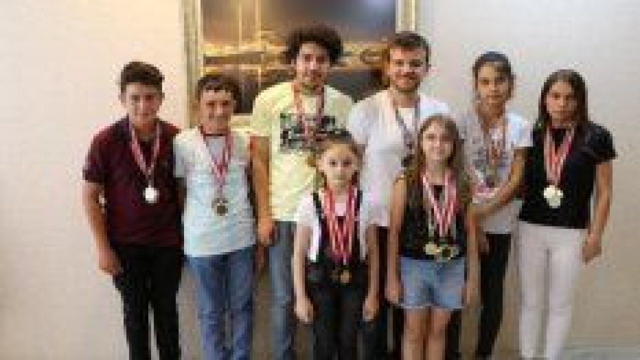 Kağıt klavyeden dünya şampiyonluğuna