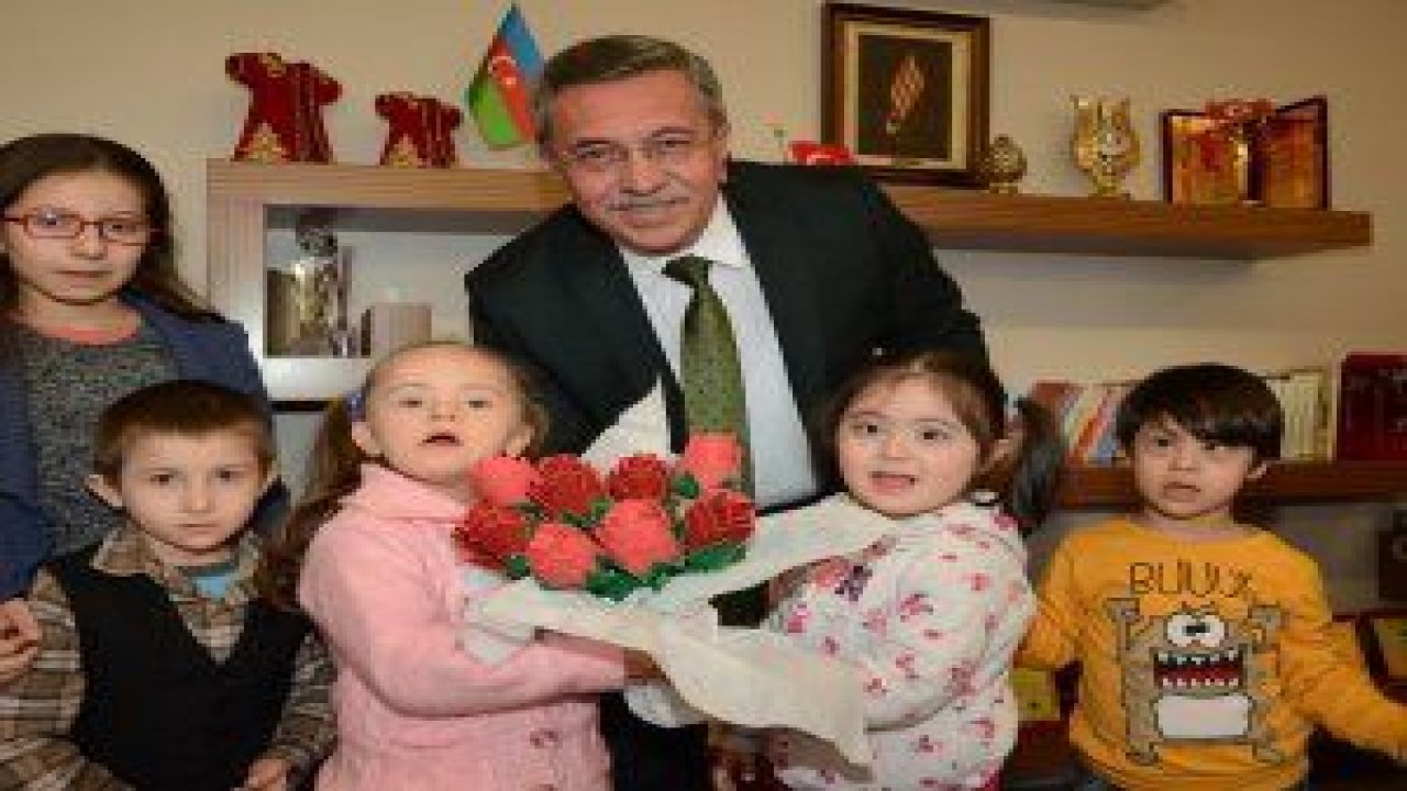 Down Sendromlu Çocuklar Nezaket Eğitim Merkezi öğrencileri Belediye Başkanı Selçuk Çetin’i ziyaret etti