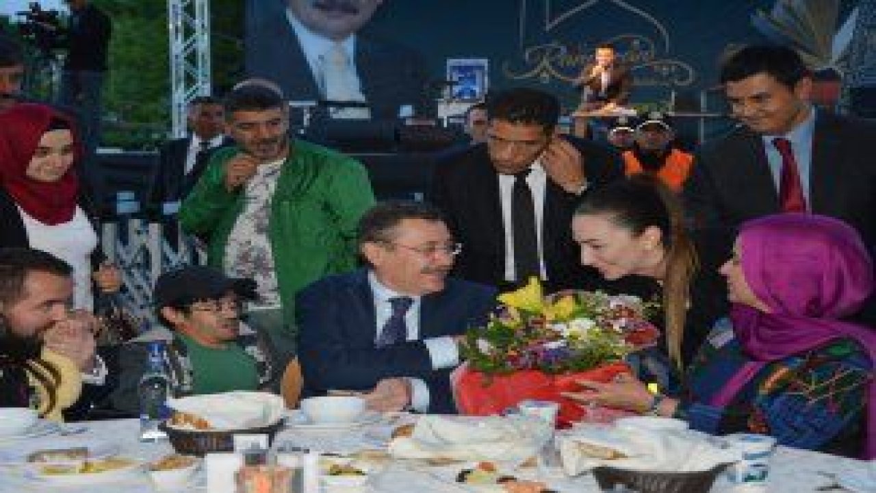 Başkan Gökçek ANFA şirketi personeli ve aileleriyle iftarda buluştu