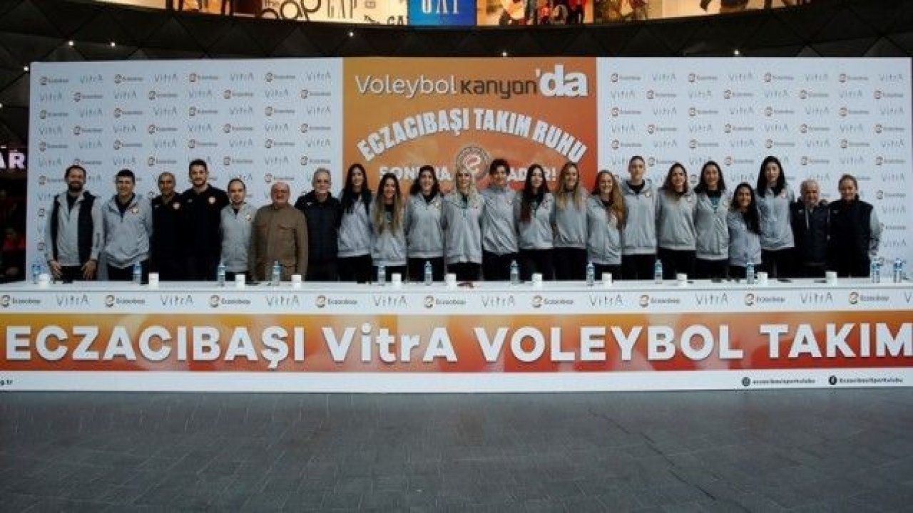 Eczacıbaşı VitrA, Kanyon’da voleybolseverlerle buluştu