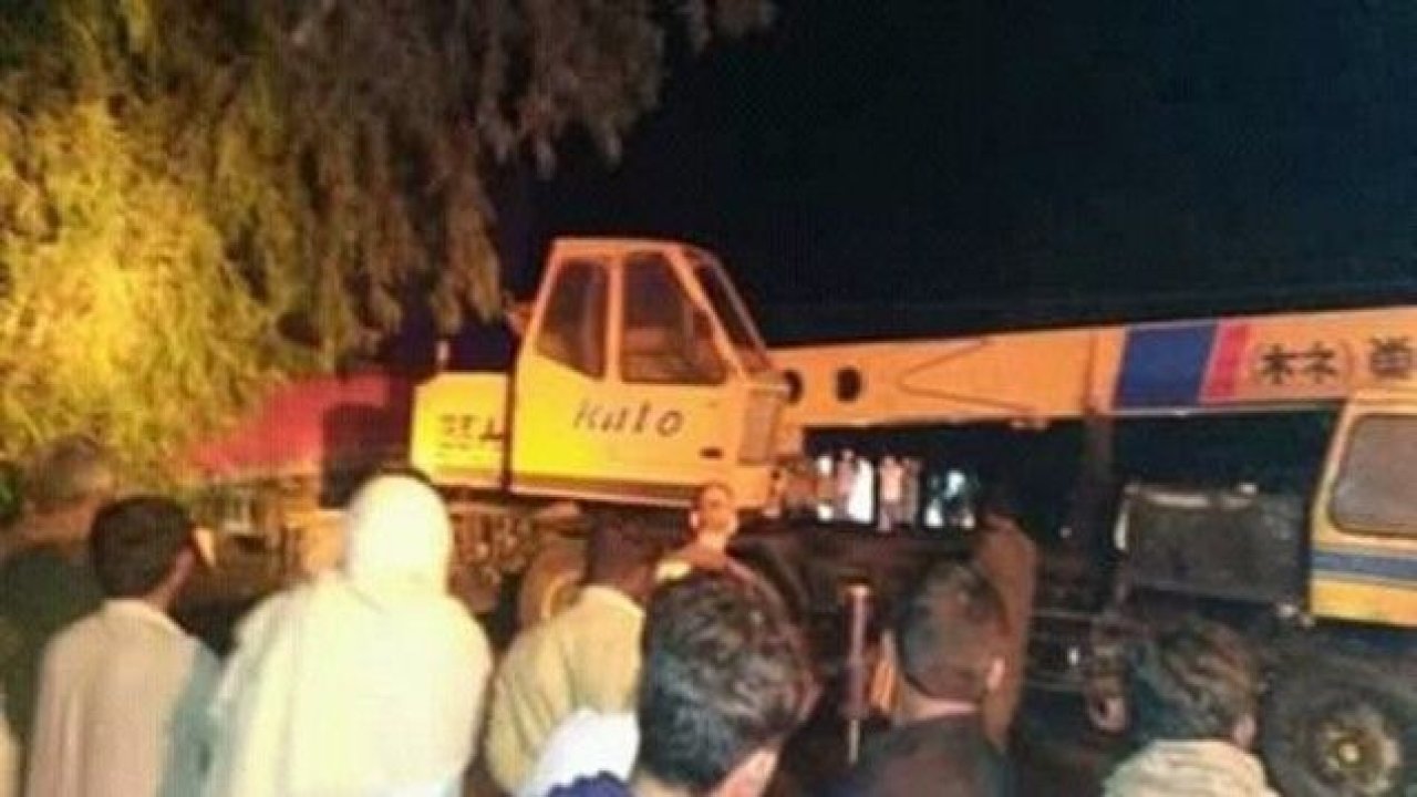 Ambulansla treyler çarpıştı: 9 ölü