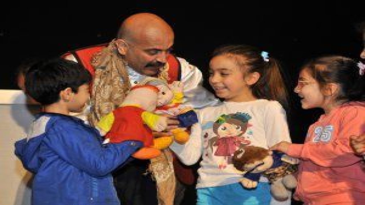 Mamak Belediyesi Kent Tiyatrosu Topluluğu, Nisan Ayı’nda da tiyatro severlerle buluşmaya devam edecek