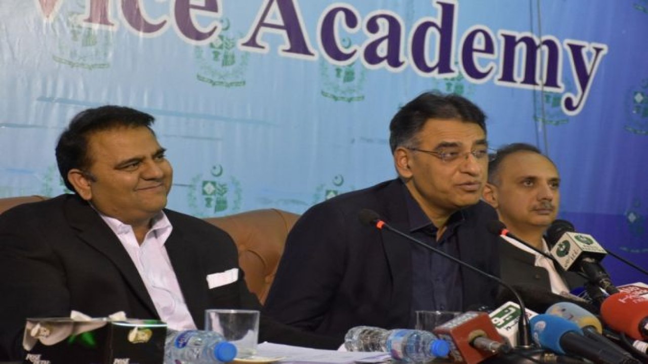 Pakistan Maliye Bakanı Asad Umar Görevinden İstifa Etti