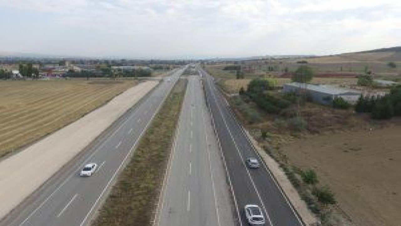Kahramankazan-Ankara devlet kara yolu genişletme çalışmaları devam ediyor