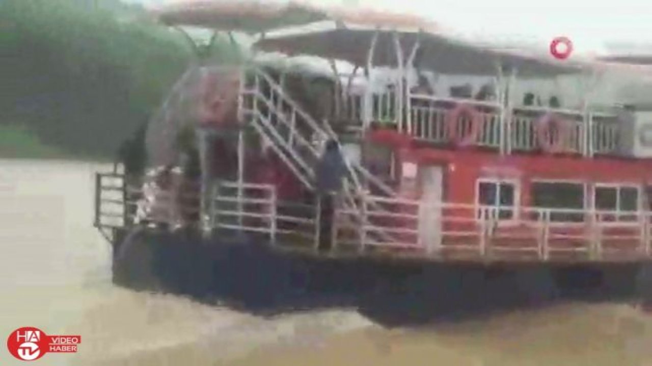 Hindistan’da gezi teknesi alabora oldu: 12 ölü, 35 kayıp
