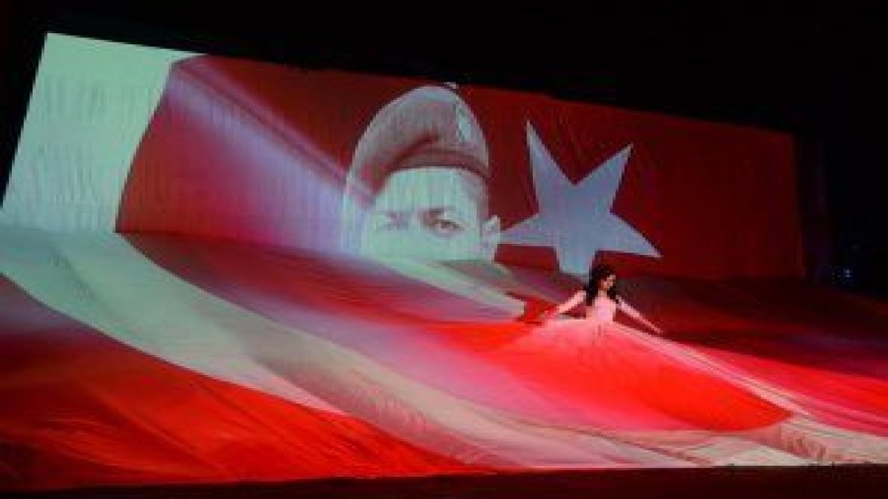 Pursaklar Belediyesi Sanat Akademisi tarafından sahnelenen Anadolu Efsaneleri tiyatrosu büyük ilgi gördü