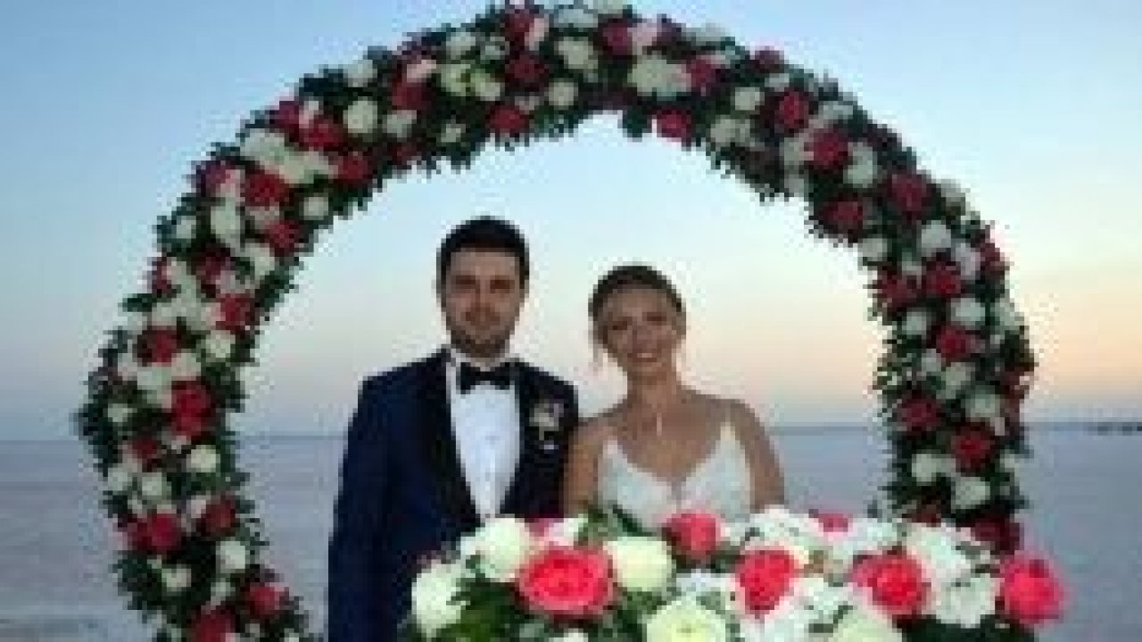 Tuz Gölü üzerinde nikah kıydılar