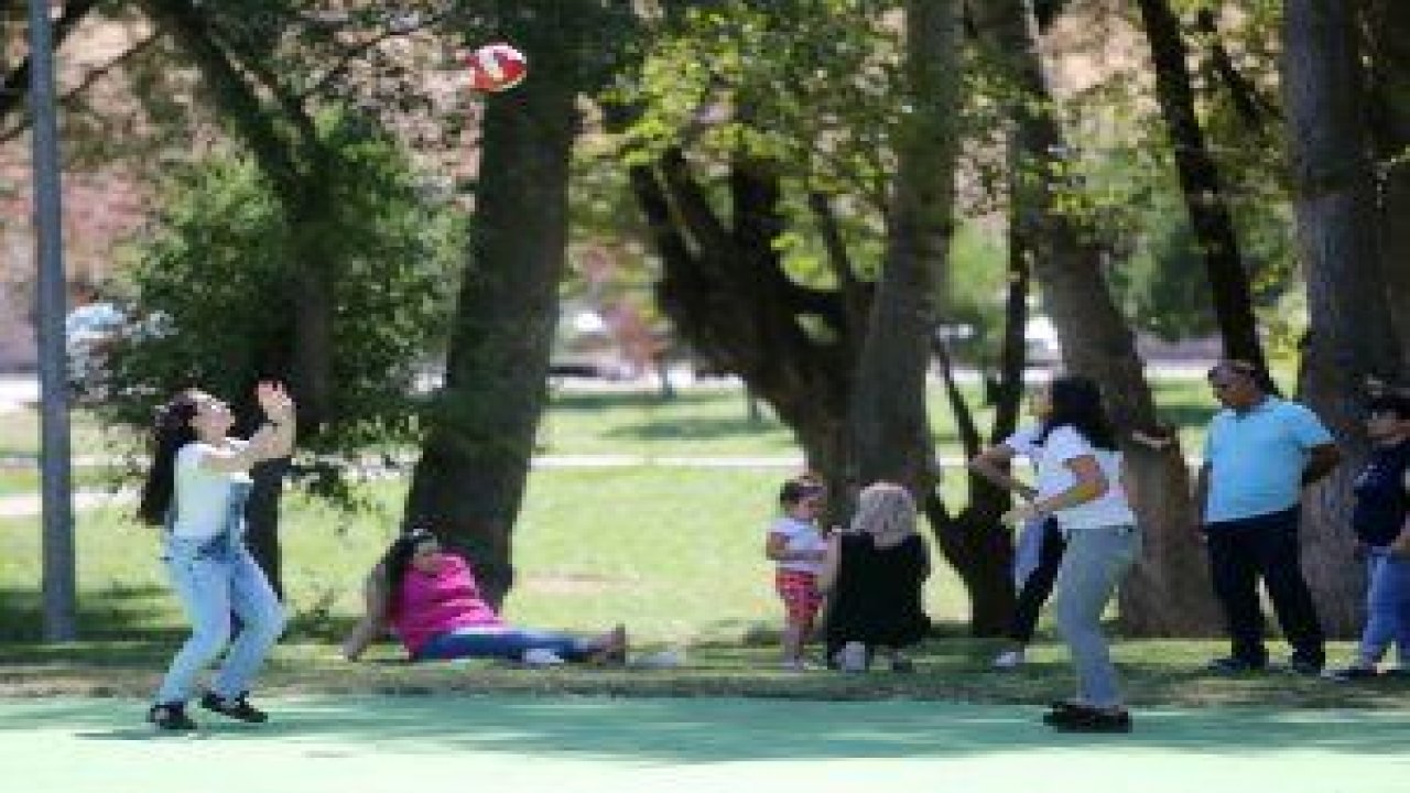 Başkentli piknikçilerin gözdesi olan Yakacık Mesire Alanı, Kurban Bayramı'nda doldu taştı