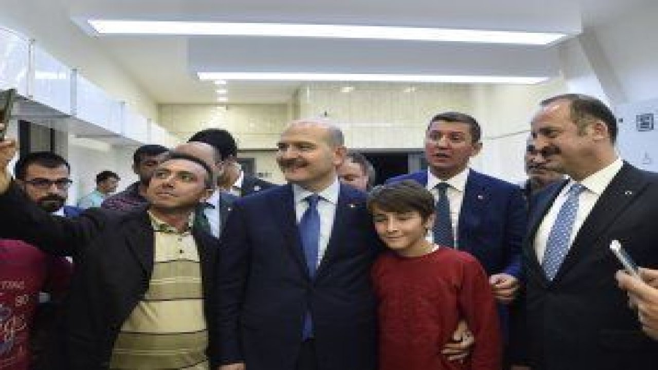 İçişleri Bakanı Süleyman Soylu Mamak Şahapgürler Mahalle sakinleri ile iftar açtı
