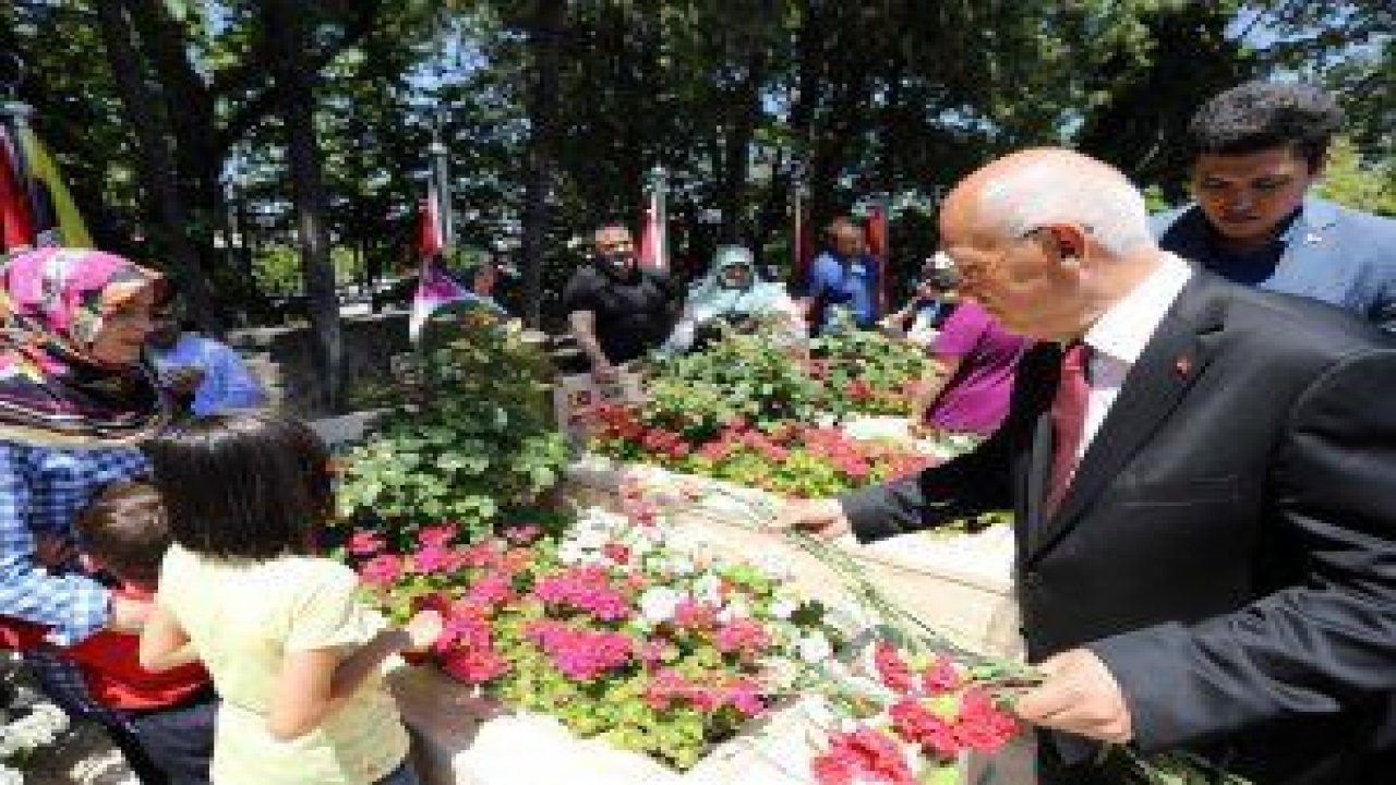 Yenimahalle Belediye Başkanı Fethi Yaşar, Ankara Valiliği tarafından düzenlenen 15 Temmuz Şehitleri anma törenine katıldı