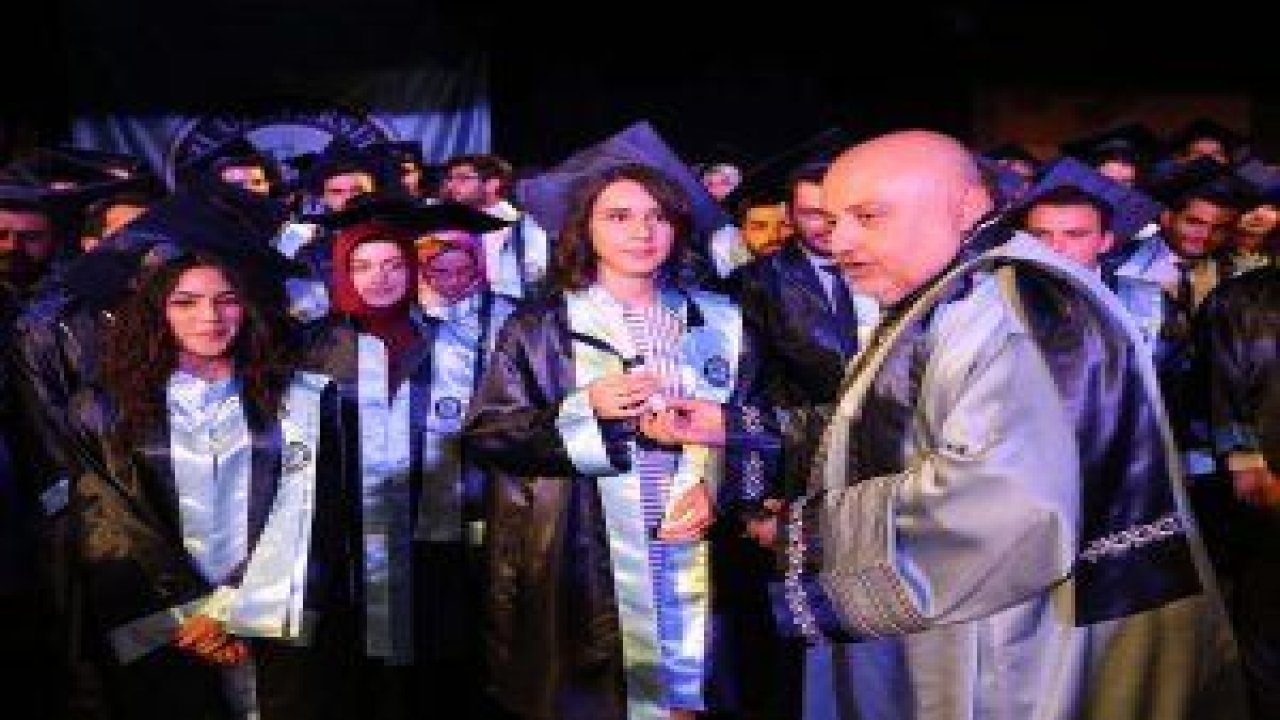 Nazım Hikmet Kongre ve Sanat Merkezi, “Gazi Üniversitesi Tıp Fakültesi 33’üncü Dönem Mezuniyet Töreni”ne ev sahipliği yaptı