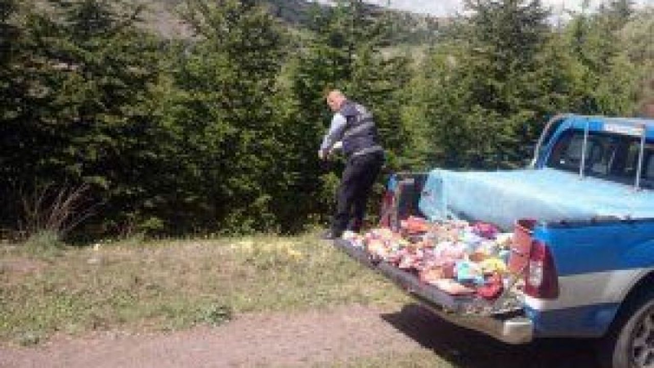 Pursaklar Belediyesi Zabıta Müdürlüğü ekipleri sokak hayvanlarını unutmuyor