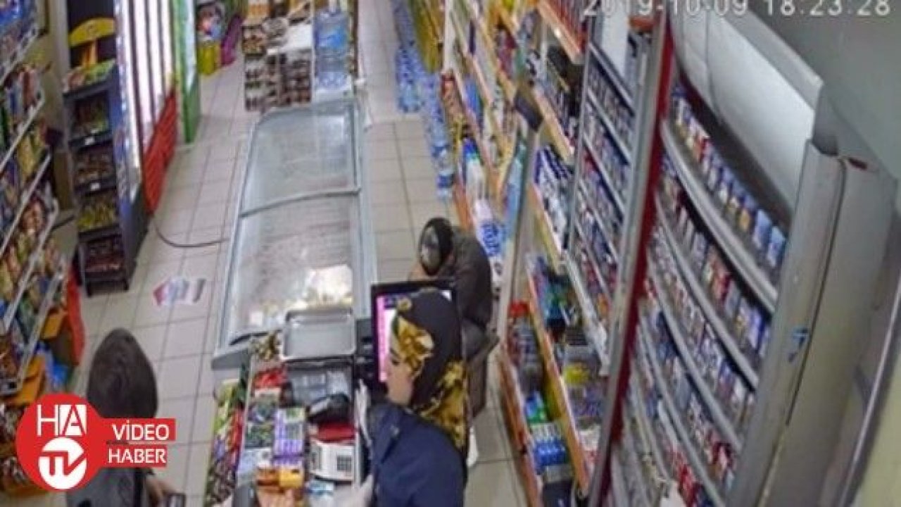 Marketten çikolata ve sigara çalan çocuk hırsız kamerada