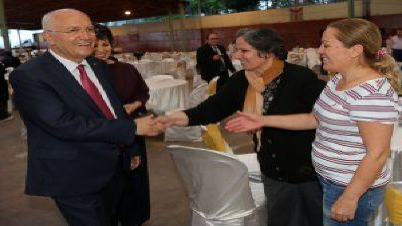 Fethi Yaşar Batıkent Andaç Pazar Yeri’nde kurulan iftar çadırında vatandaşlarla buluştu