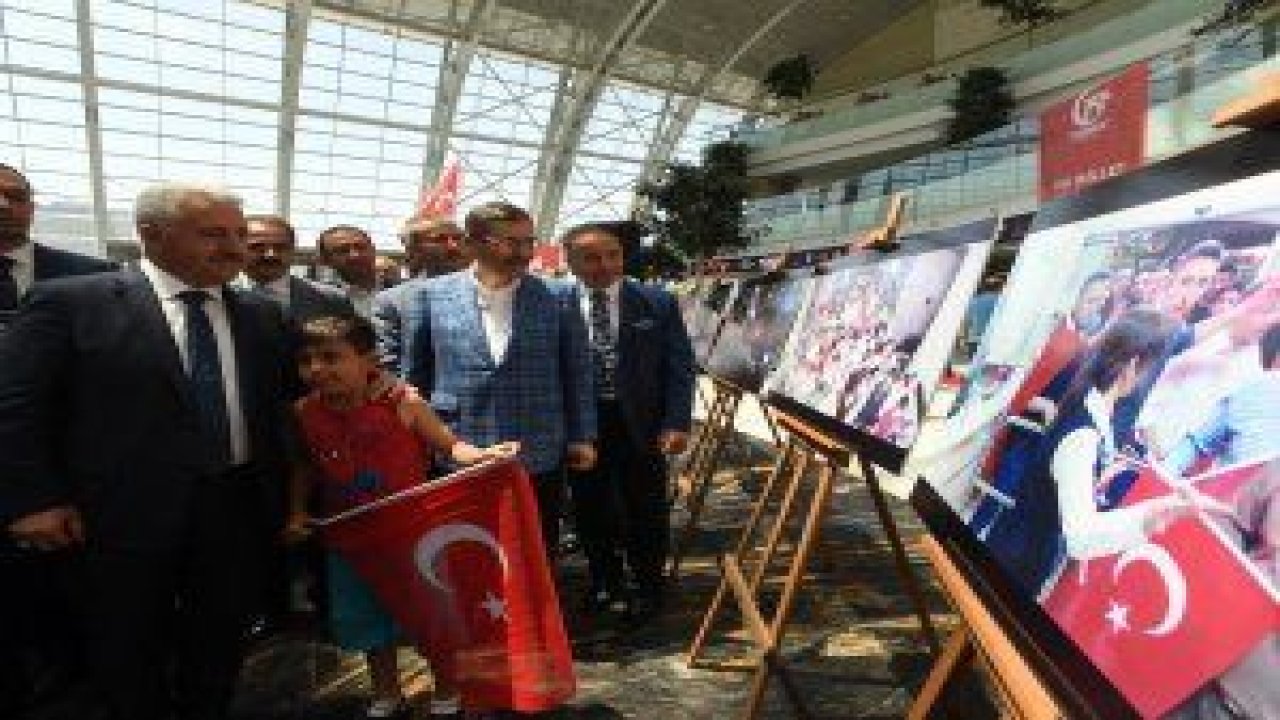 Ankara Büyükşehir Belediyesi'nce, Başkent'in 10 farklı noktasında, “15 Temmuz Destanı” konulu fotoğraf sergileri açıldı