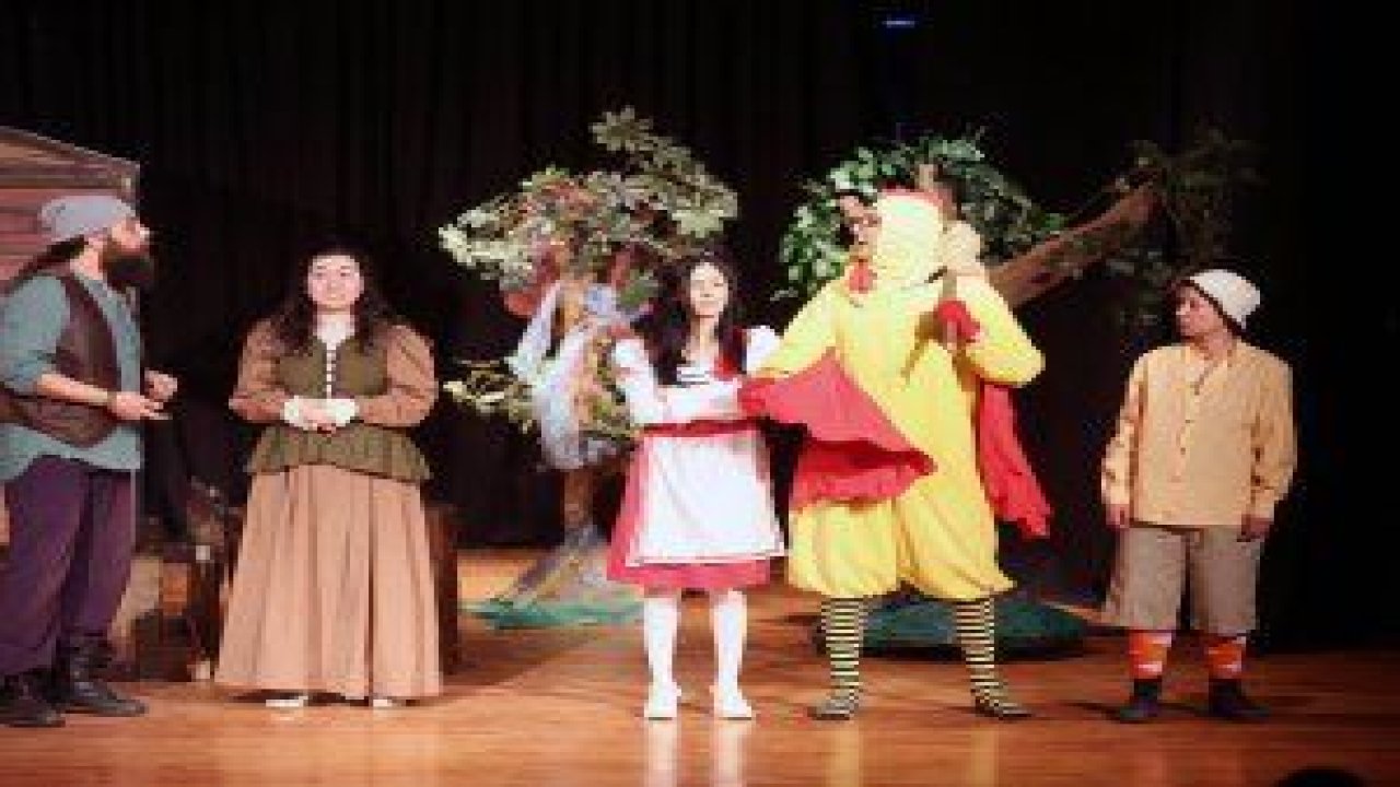 Yenimahalle Belediyesi, “Hansel ve Gretel” adlı müzikli çocuk oyunu ile Dört Mevsim Tiyatro Salonu’nda miniklere keyifli dakikalar yaşattı