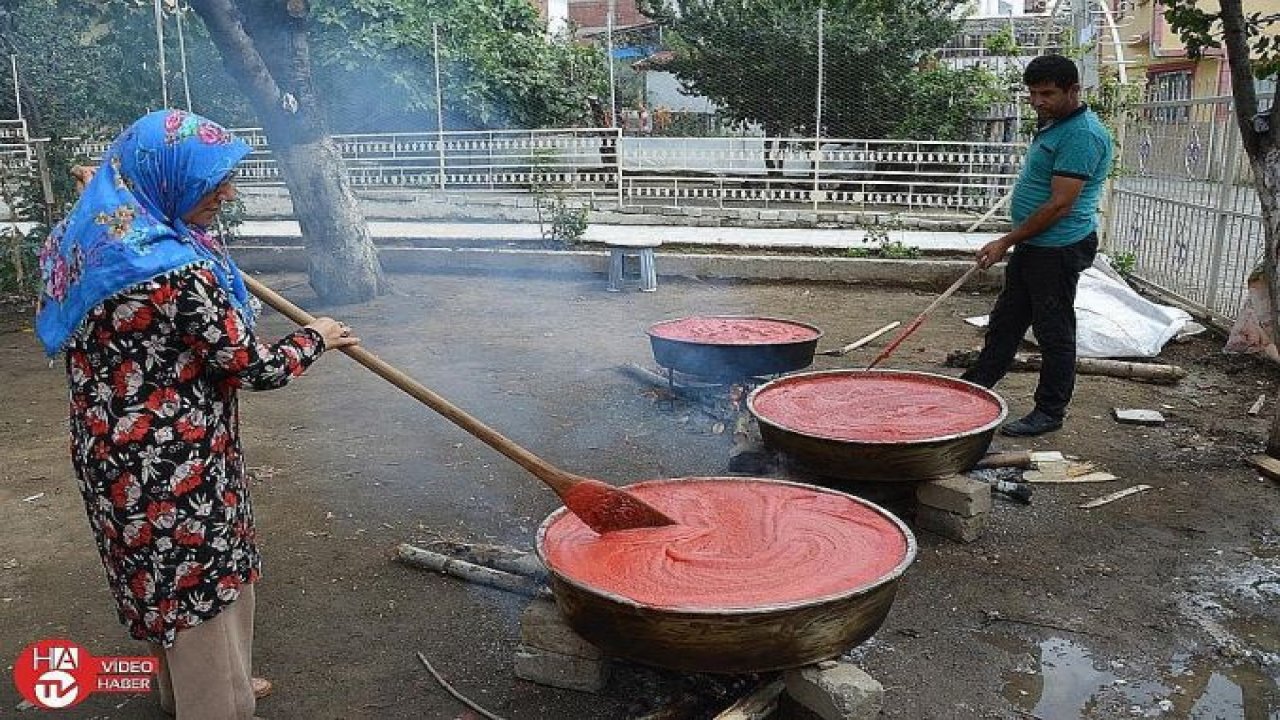Geleneksel yöntemlerle salça yapımı