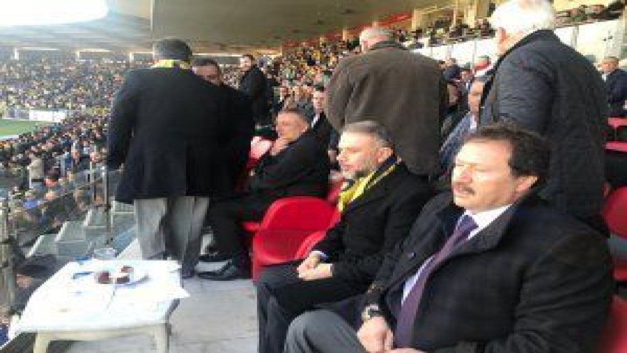 Kahramankazan Belediye Başkanı Lokman Ertürk, Ankaragücü'nü son maçında tribündeki yerini aldı