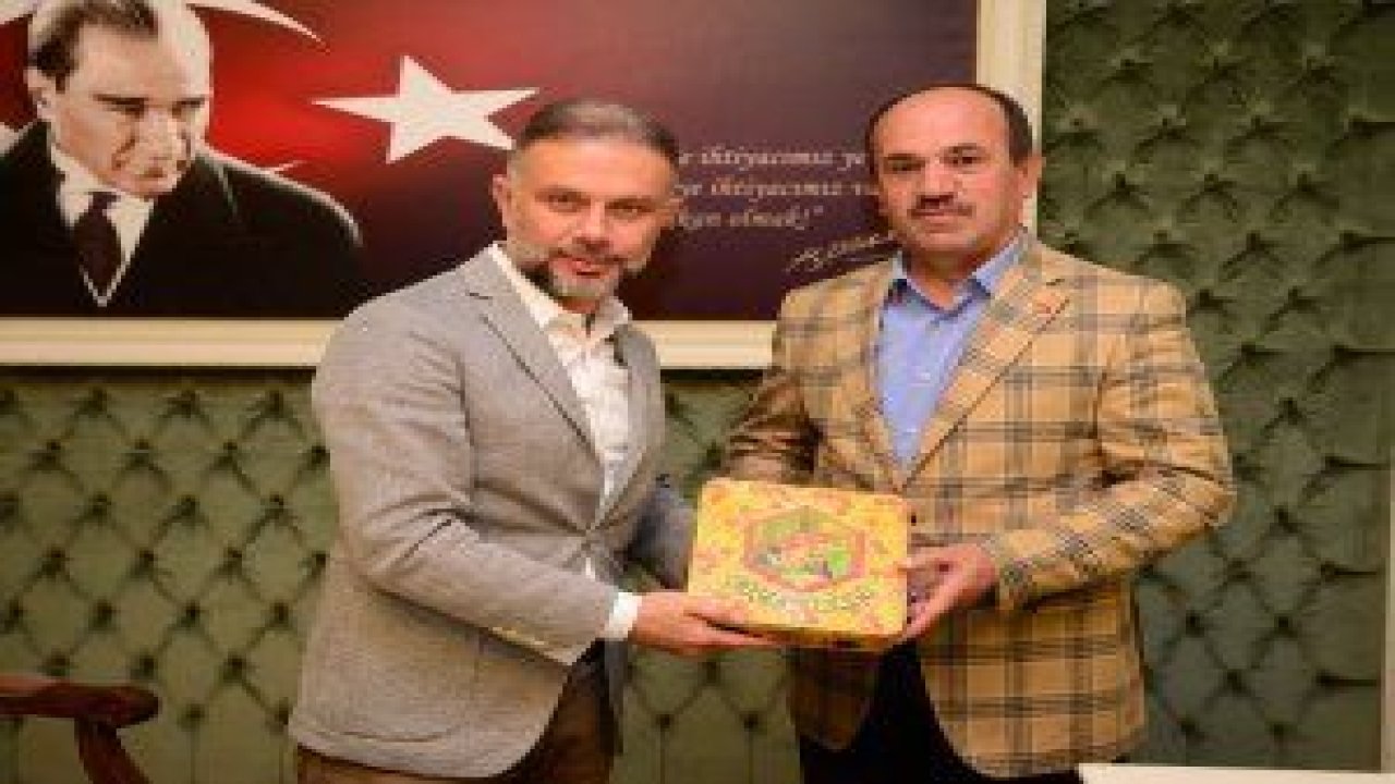 Kahramankazan Belediye Başkanı Lokman Ertürk, Şırnak’ın Şenoba Beldesi Belediye Başkanı Sabri Babat ve beraberindeki heyeti ağırladı