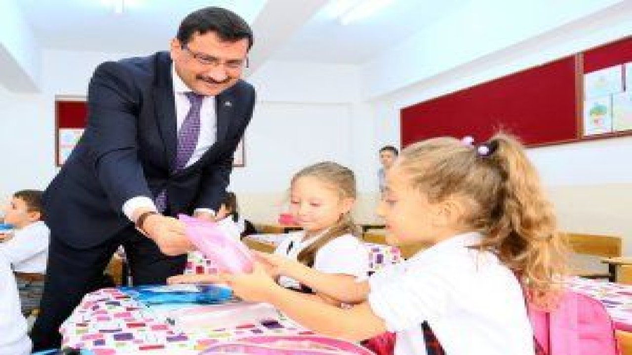 Mustafa Ak, Keçiören Pınarbaşı Mahallesi’nde bulunan Çizmeci İlkokulu’na ziyarette bulundu