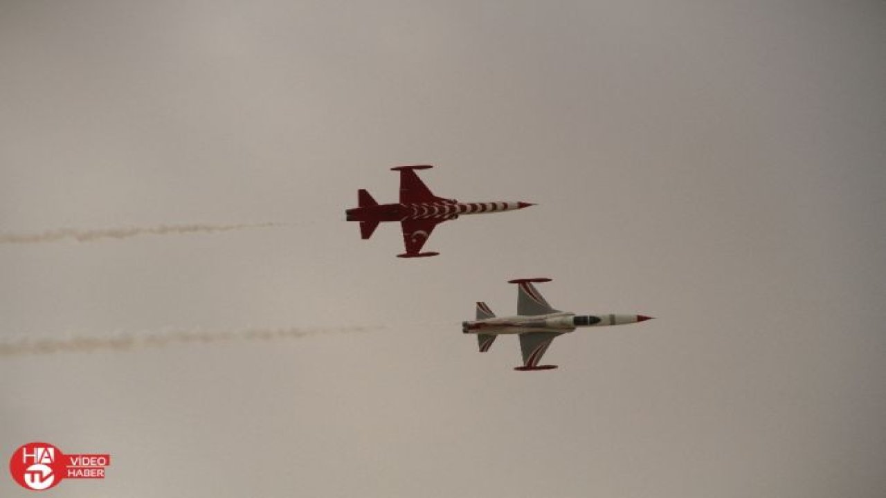 Türk Yıldızları nefesleri kesti