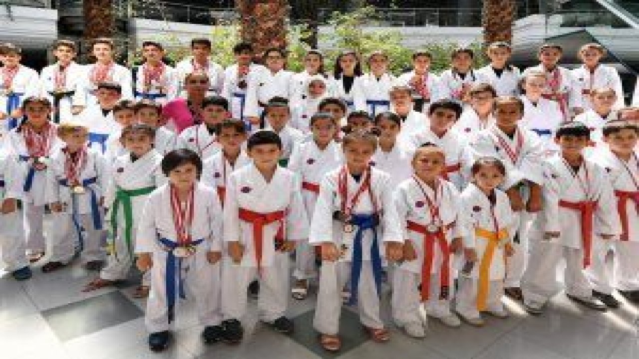 GÜNEŞİN ÇEKİRGELERİ KARATE-DO TAKIMI 1. KURULUŞ YIL DÖNÜMÜNÜ MÜTHİŞ BİR GÖSTERİ İLE KUTLADI